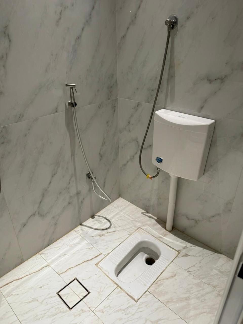 Apartment غرفة صغيرة بدورة مياه *